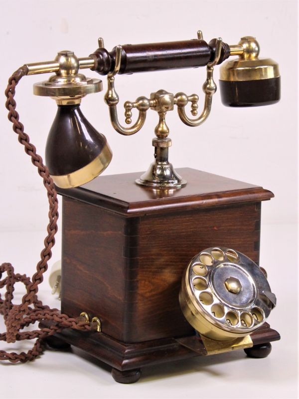 2 x Vintage telefoon bakeliet en hout